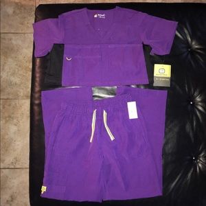 **SOLD**Wonder Wink Scrubs 2 Sets Size Small